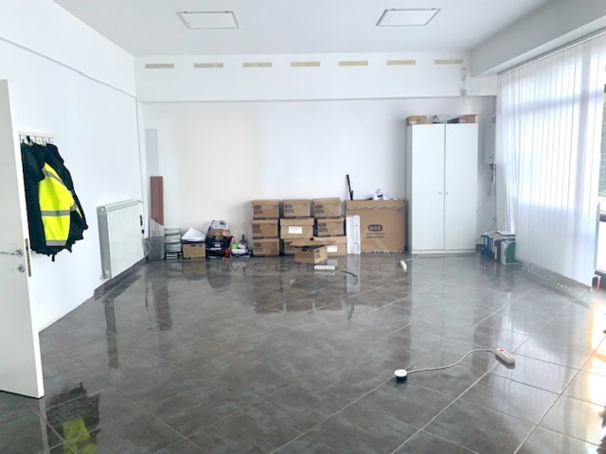 Vand Spatiu comercial la pret ieftin, bloc nou