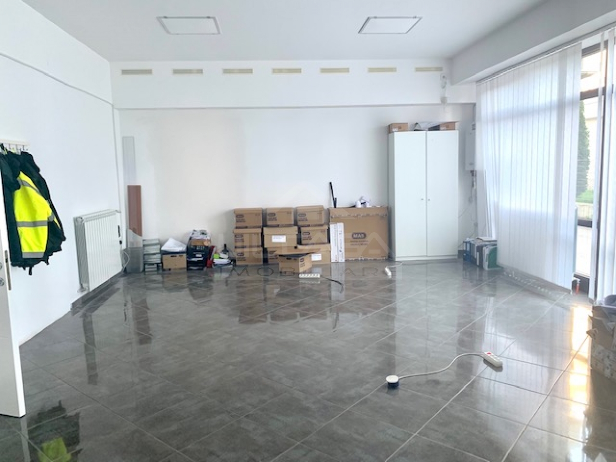 Vand Spatiu comercial la pret ieftin, bloc nou